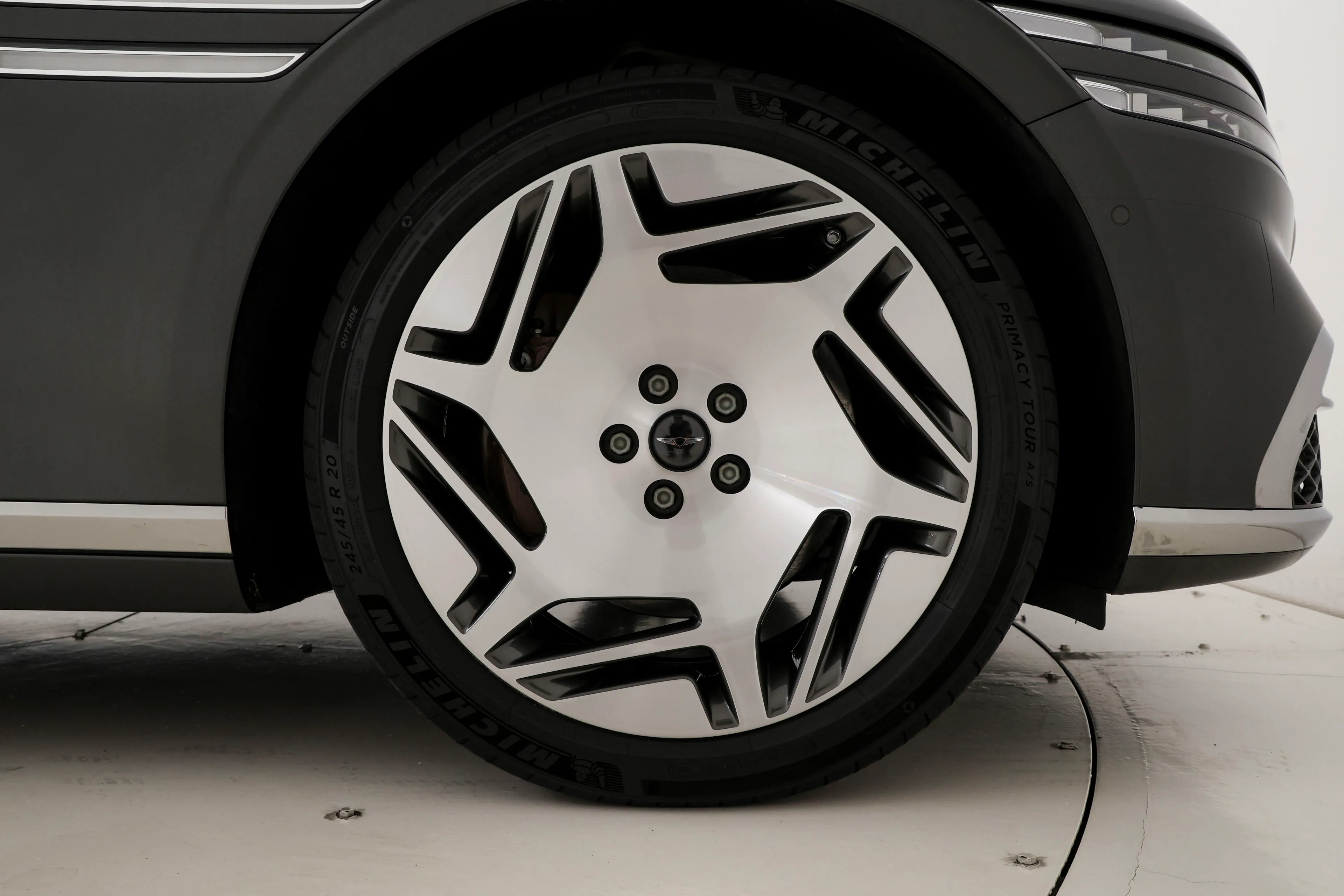 Genesis G90 2022 LONG WHEEL BASE Gasoline 3.5 Turbo AWD 4 Seater Signature The Selection - фото 10