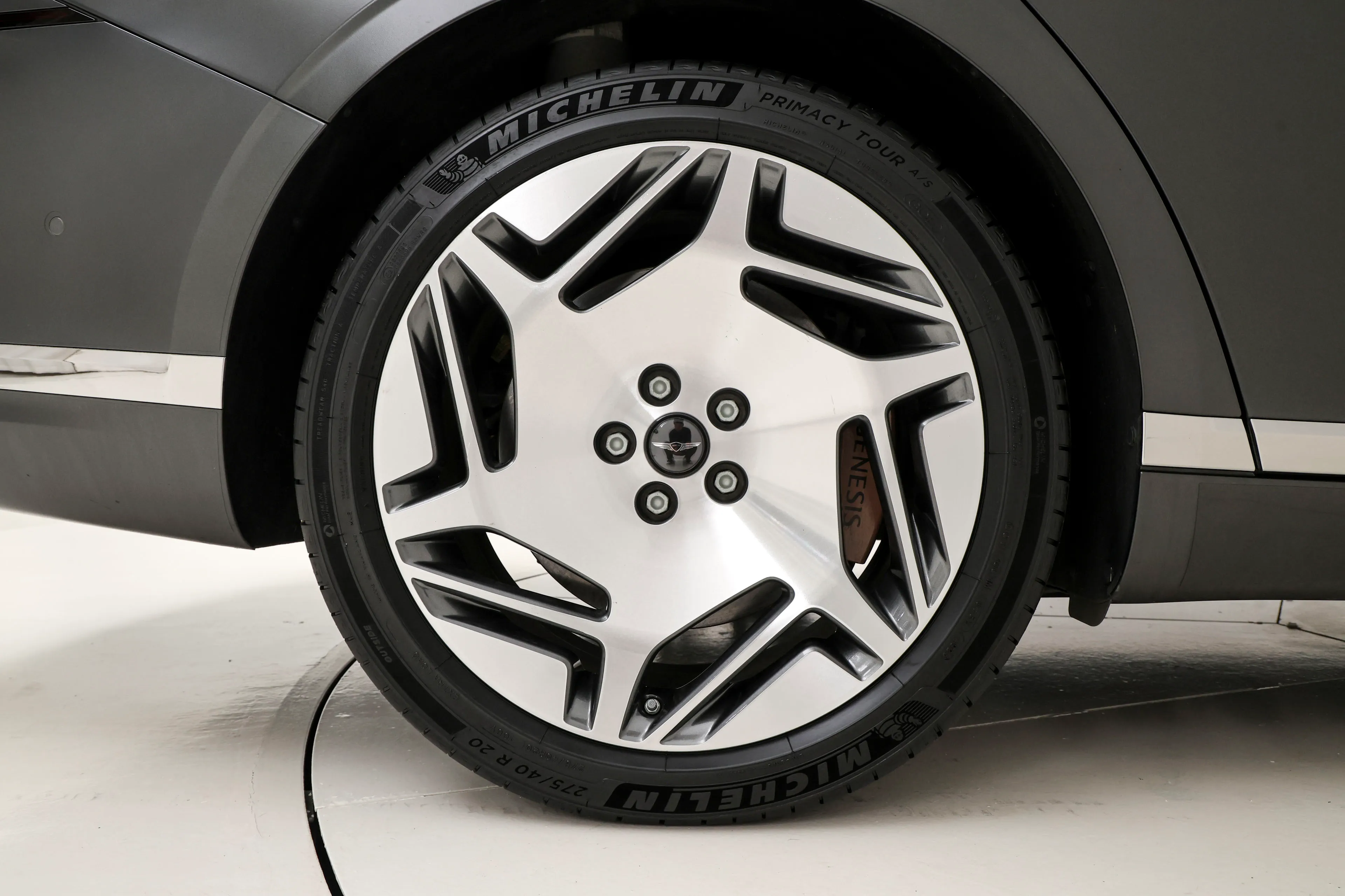 Genesis G90 2022 LONG WHEEL BASE Gasoline 3.5 Turbo AWD 4 Seater Signature The Selection - фото 11