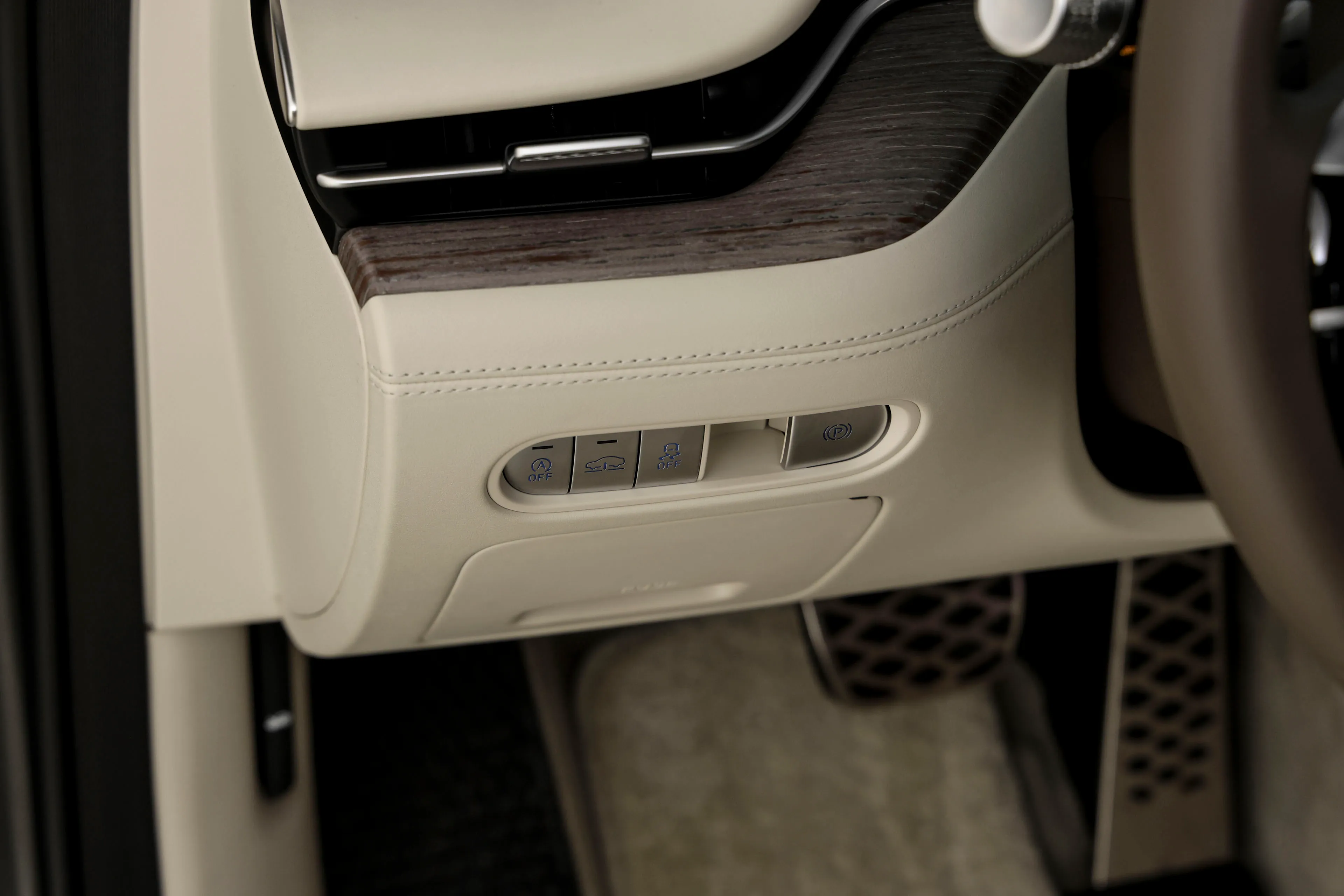 Genesis G90 2022 LONG WHEEL BASE Gasoline 3.5 Turbo AWD 4 Seater Signature The Selection - фото 12