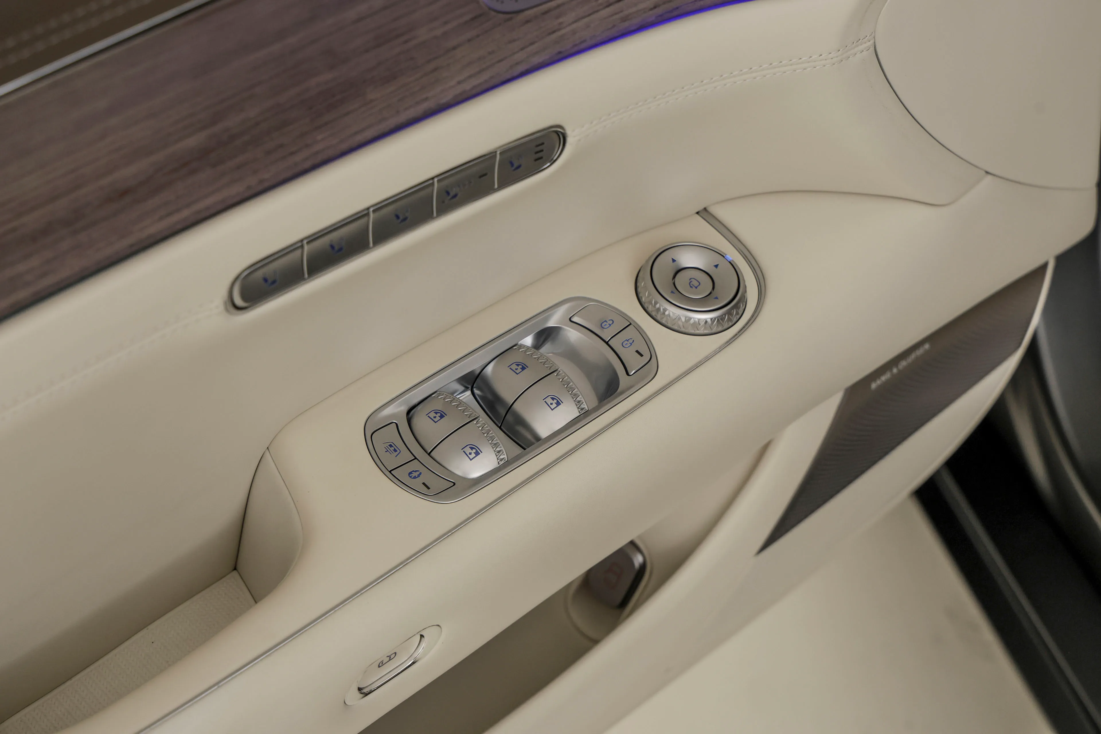 Genesis G90 2022 LONG WHEEL BASE Gasoline 3.5 Turbo AWD 4 Seater Signature The Selection - фото 23