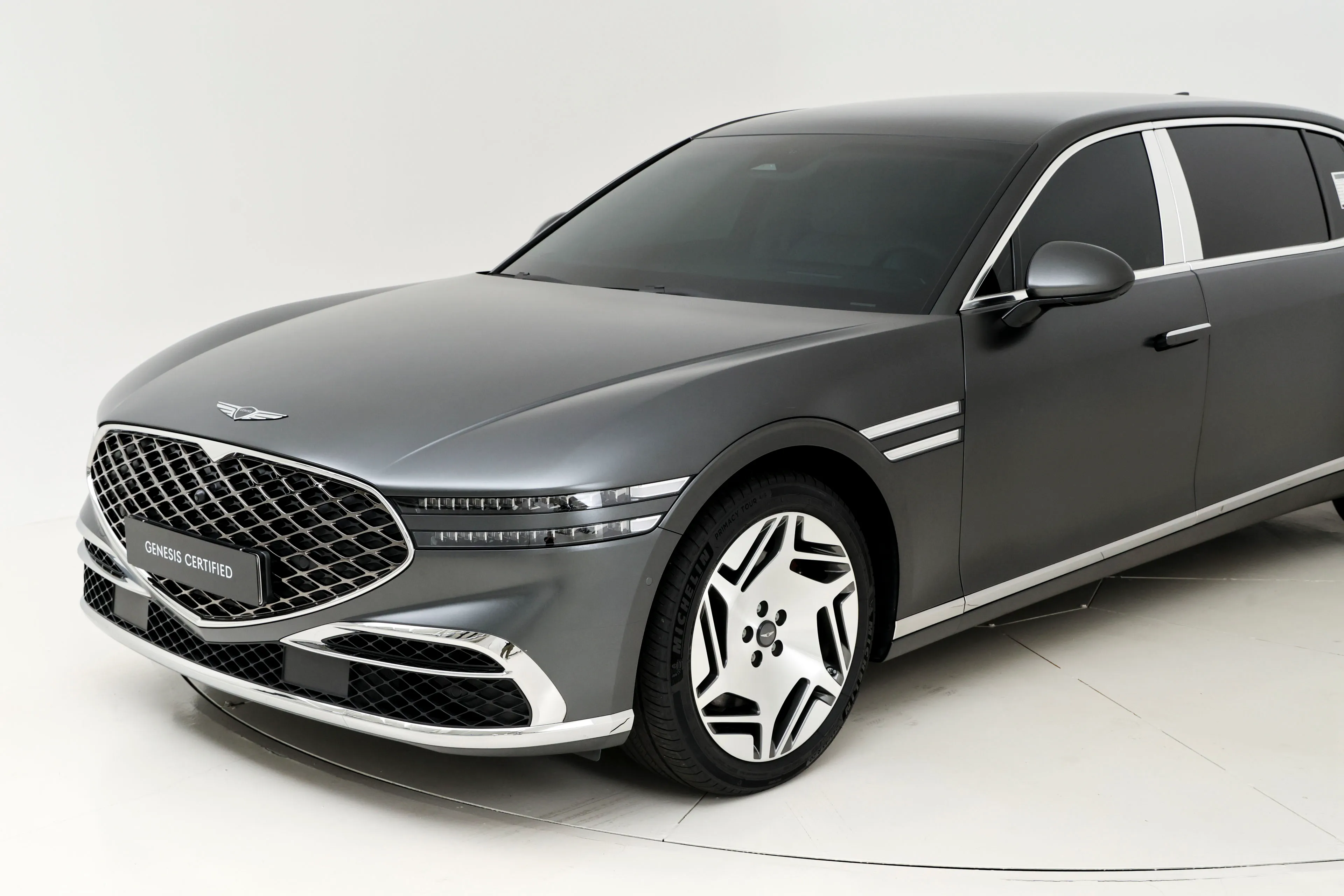 Genesis G90 2022 LONG WHEEL BASE Gasoline 3.5 Turbo AWD 4 Seater Signature The Selection - фото 3