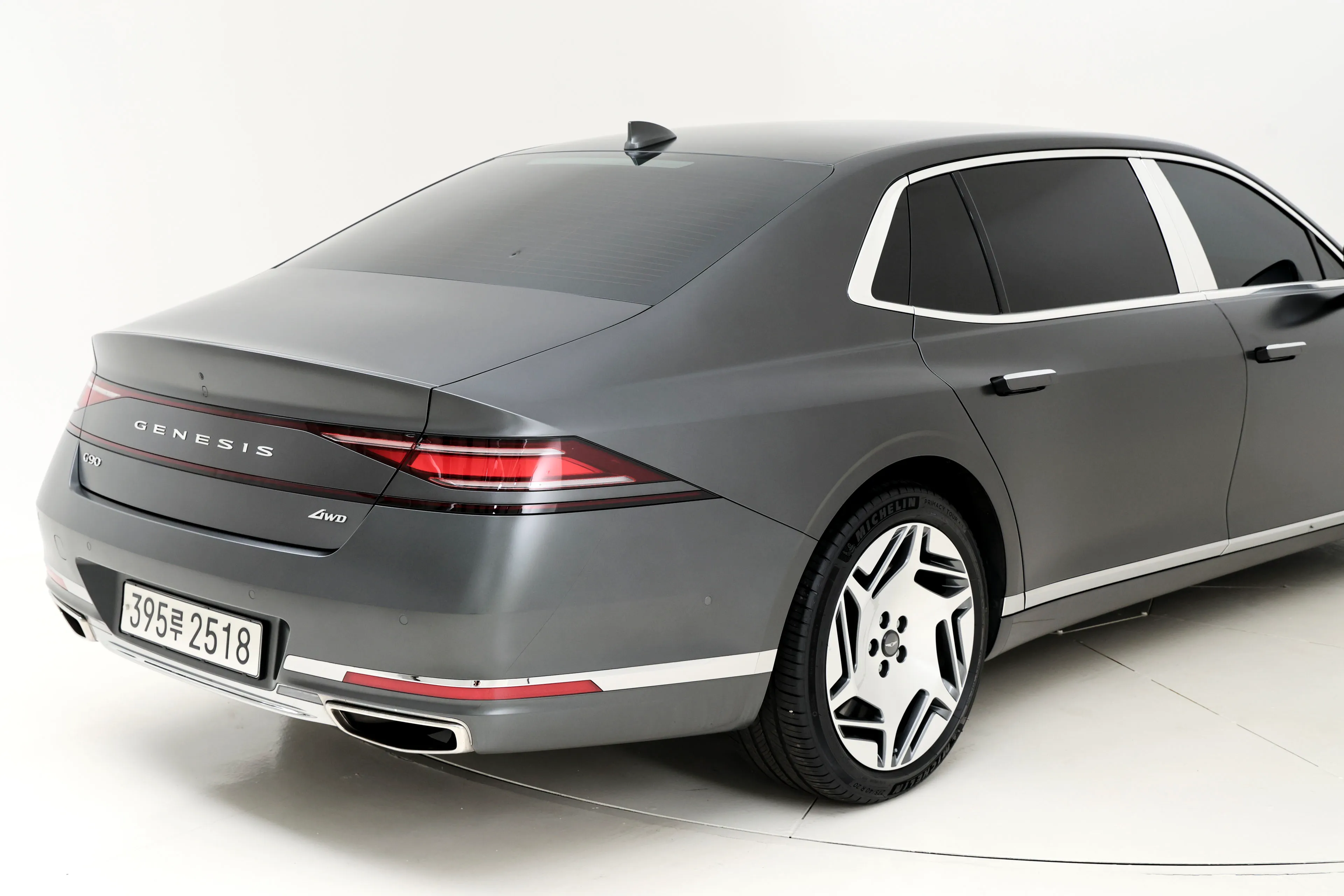 Genesis G90 2022 LONG WHEEL BASE Gasoline 3.5 Turbo AWD 4 Seater Signature The Selection - фото 4