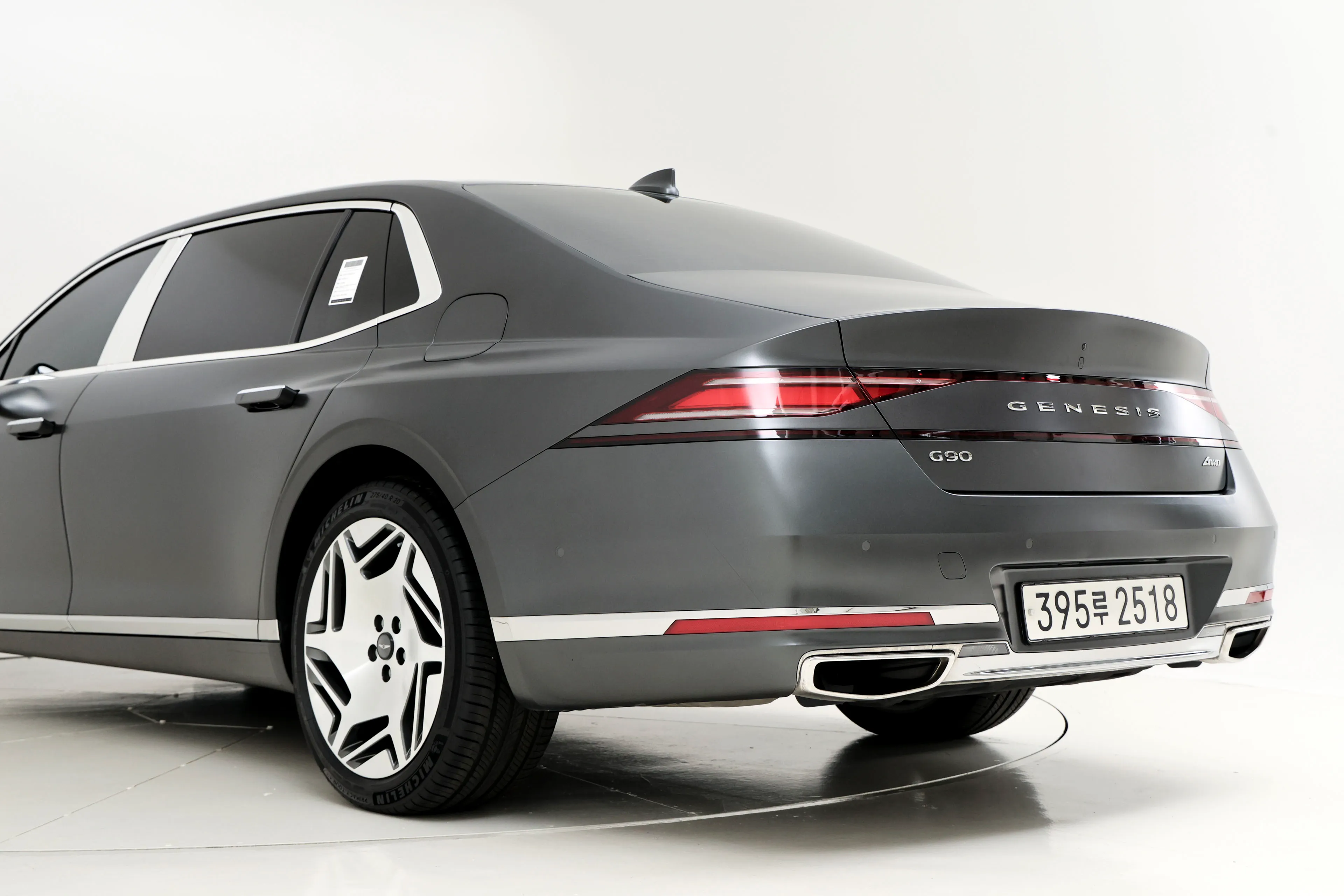 Genesis G90 2022 LONG WHEEL BASE Gasoline 3.5 Turbo AWD 4 Seater Signature The Selection - фото 5