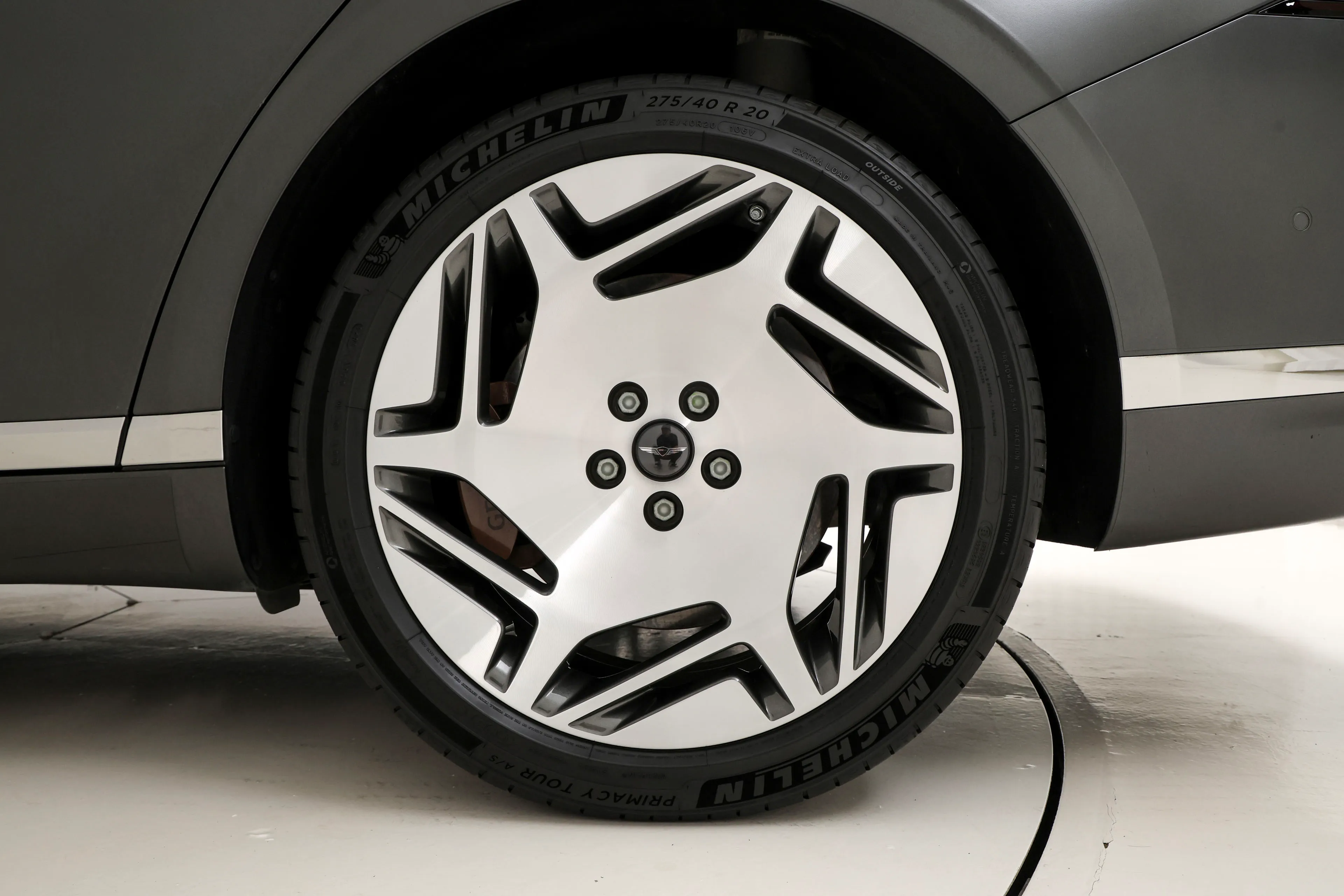 Genesis G90 2022 LONG WHEEL BASE Gasoline 3.5 Turbo AWD 4 Seater Signature The Selection - фото 9