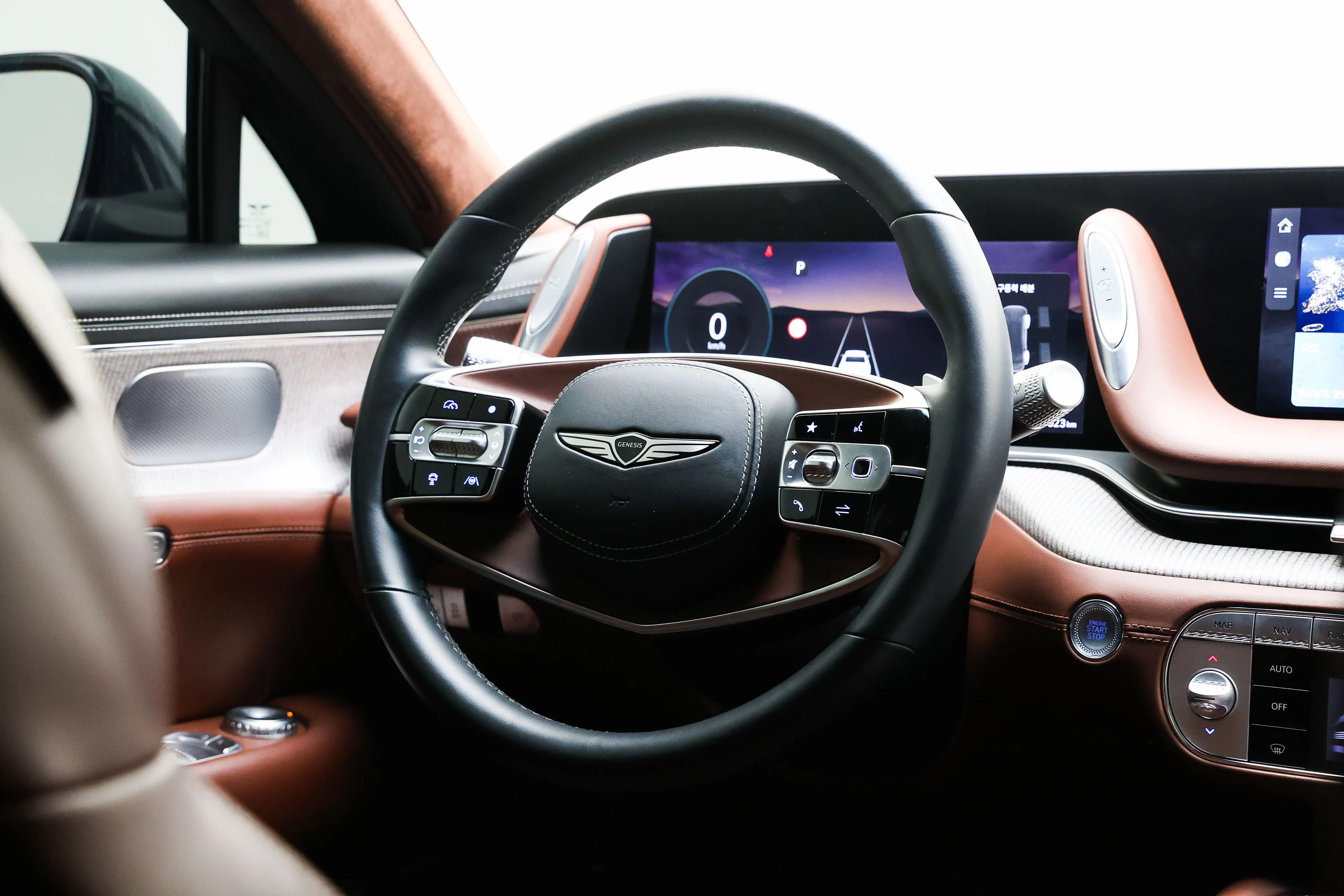 Genesis G90 2022 Gasoline 3.5 Turbo AWD 4 Seater Signature The Selection - фото 12