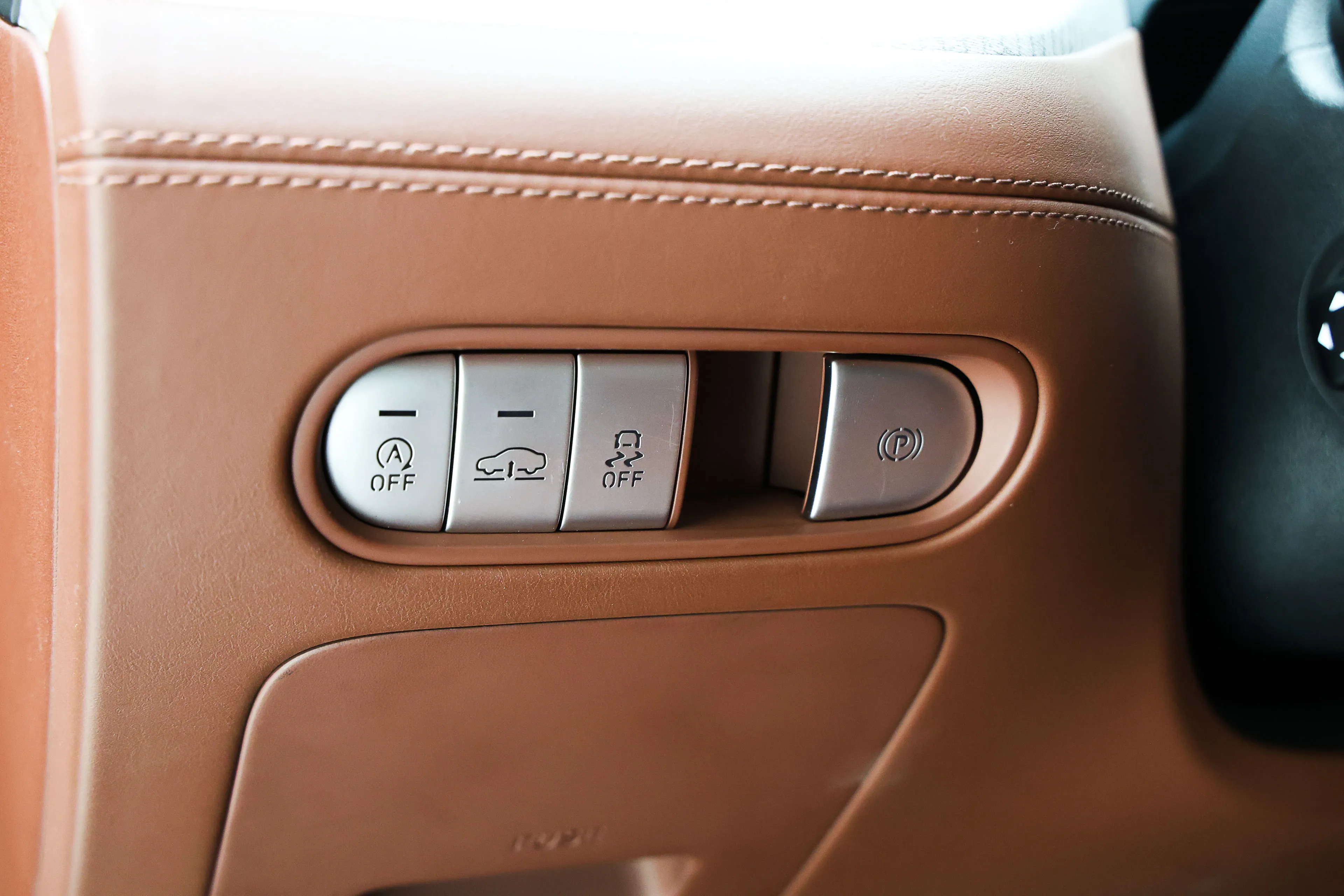 Genesis G90 2022 Gasoline 3.5 Turbo AWD 4 Seater Signature The Selection - фото 19