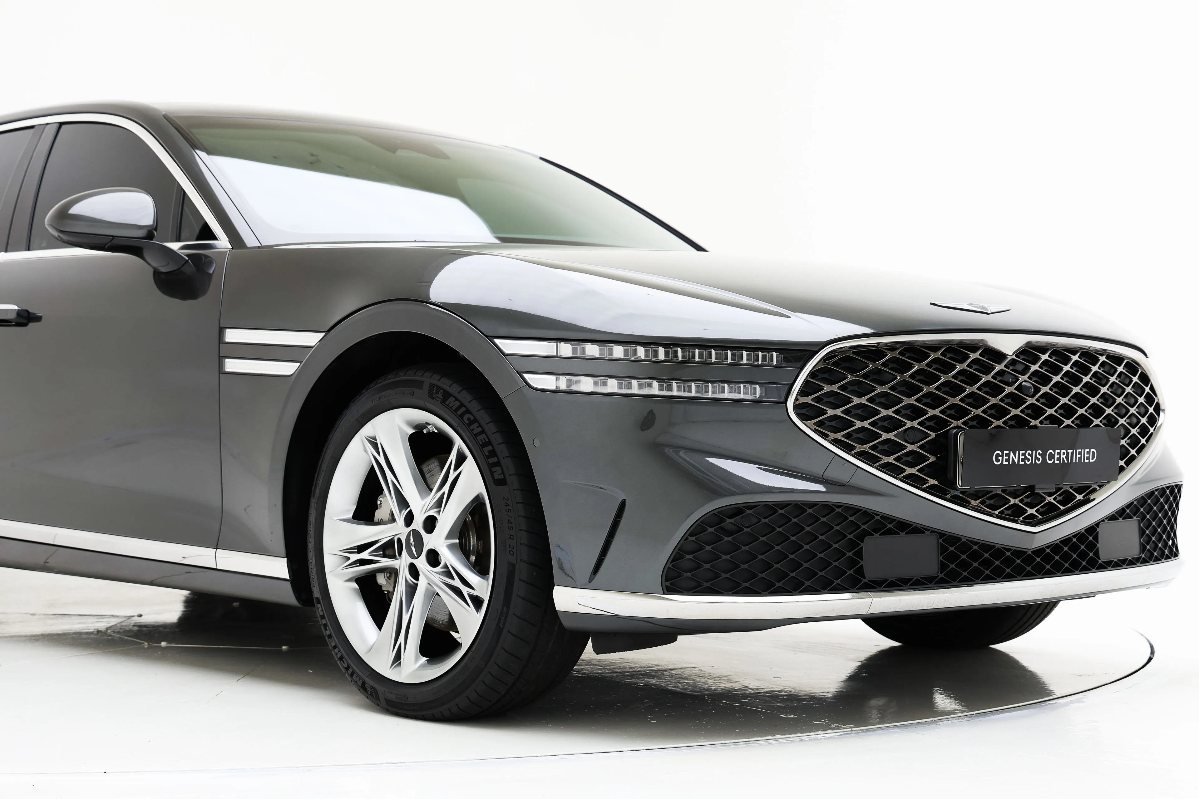 Genesis G90 2022 Gasoline 3.5 Turbo AWD 4 Seater Signature The Selection - фото 2