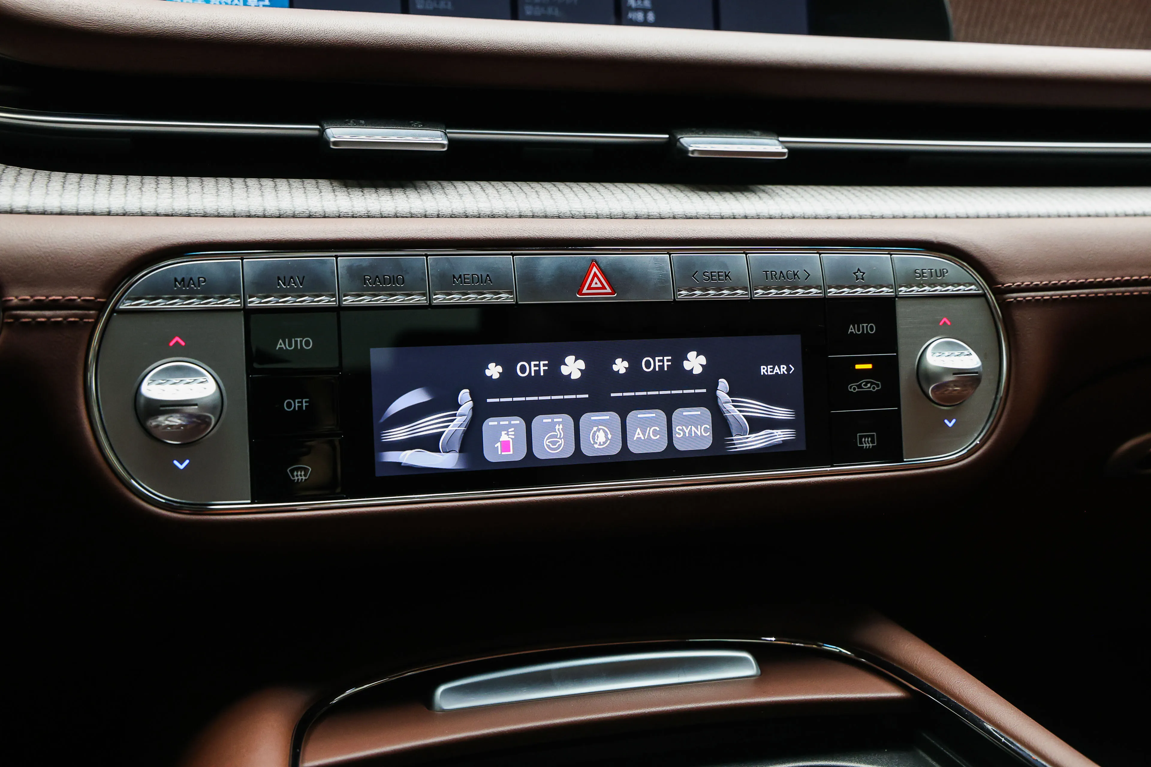 Genesis G90 2022 Gasoline 3.5 Turbo AWD 4 Seater Signature The Selection - фото 22