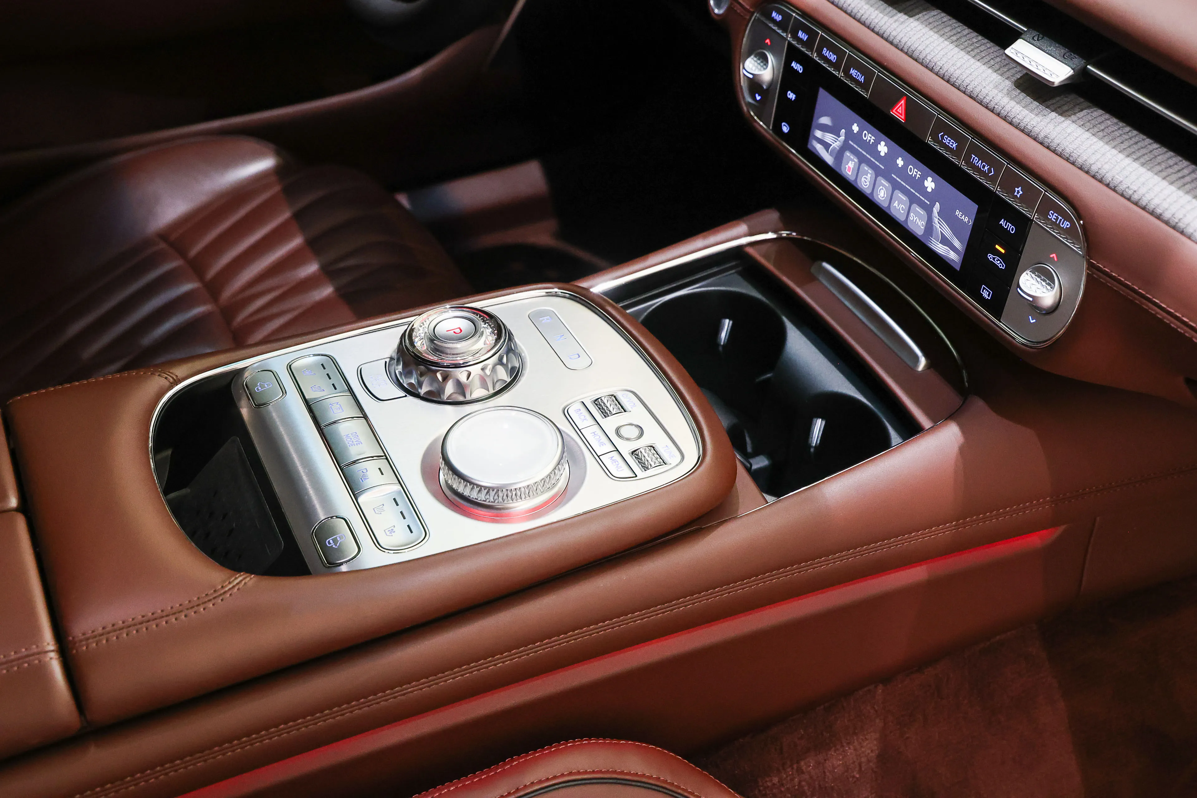 Genesis G90 2022 Gasoline 3.5 Turbo AWD 4 Seater Signature The Selection - фото 23