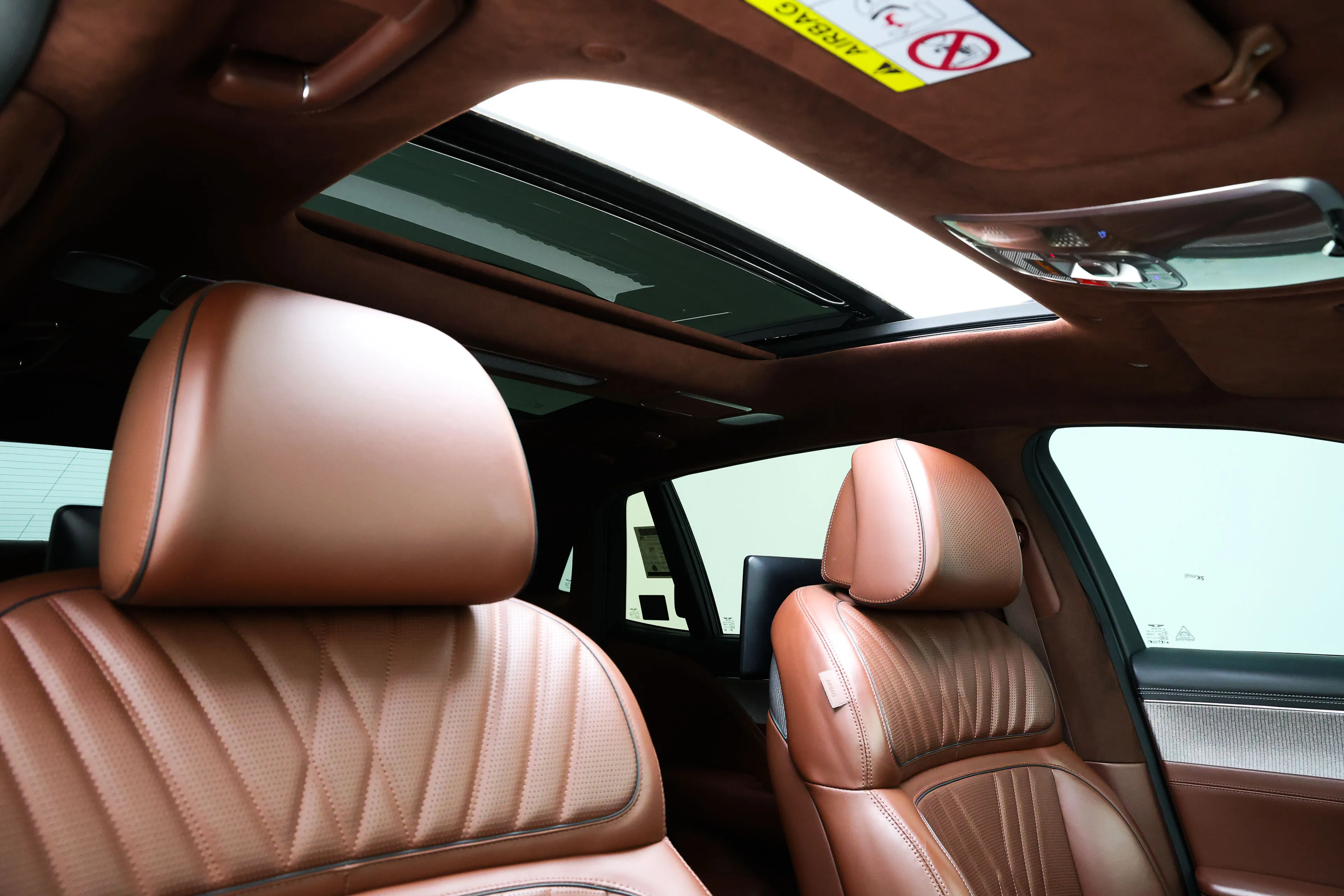 Genesis G90 2022 Gasoline 3.5 Turbo AWD 4 Seater Signature The Selection - фото 25