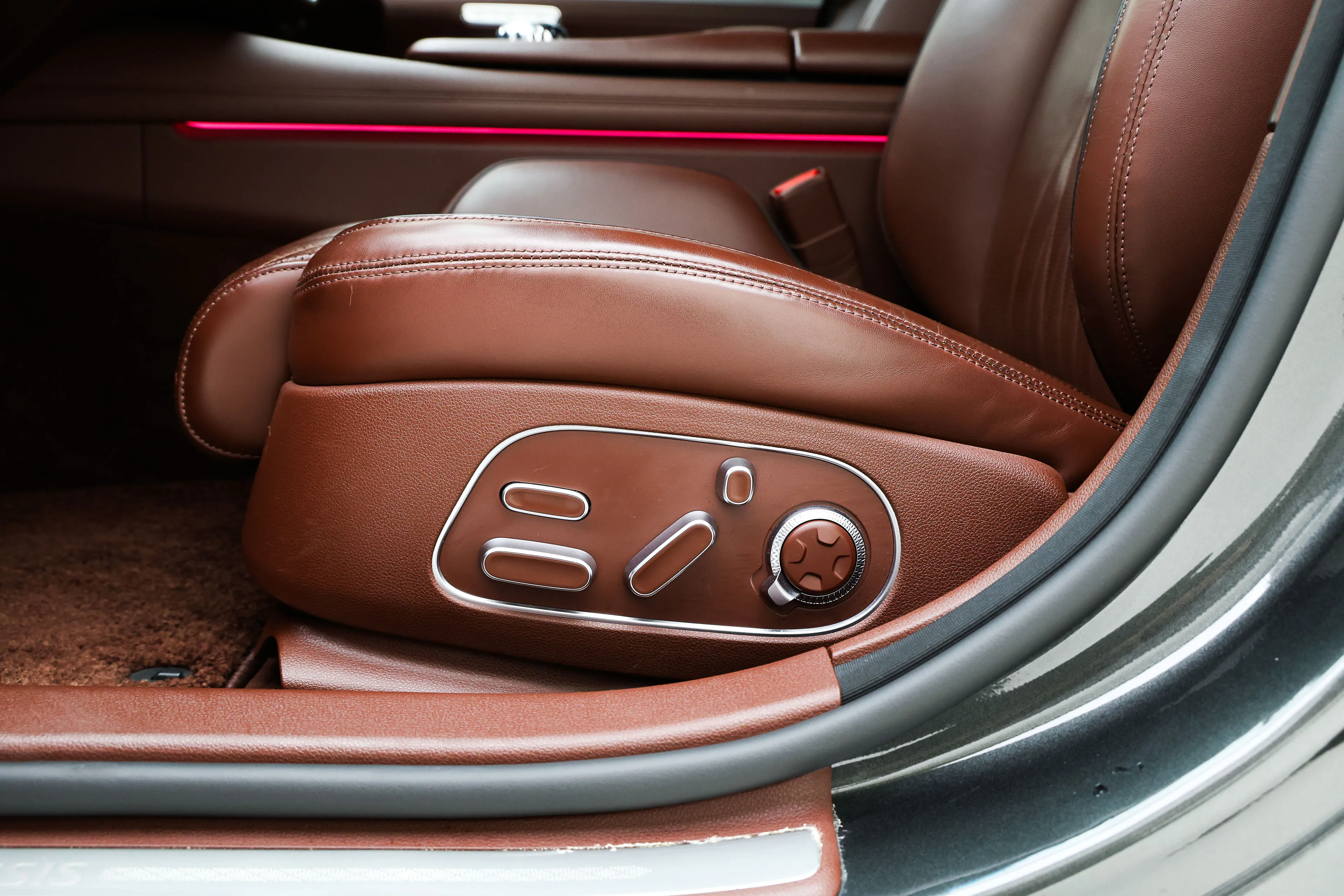 Genesis G90 2022 Gasoline 3.5 Turbo AWD 4 Seater Signature The Selection - фото 26