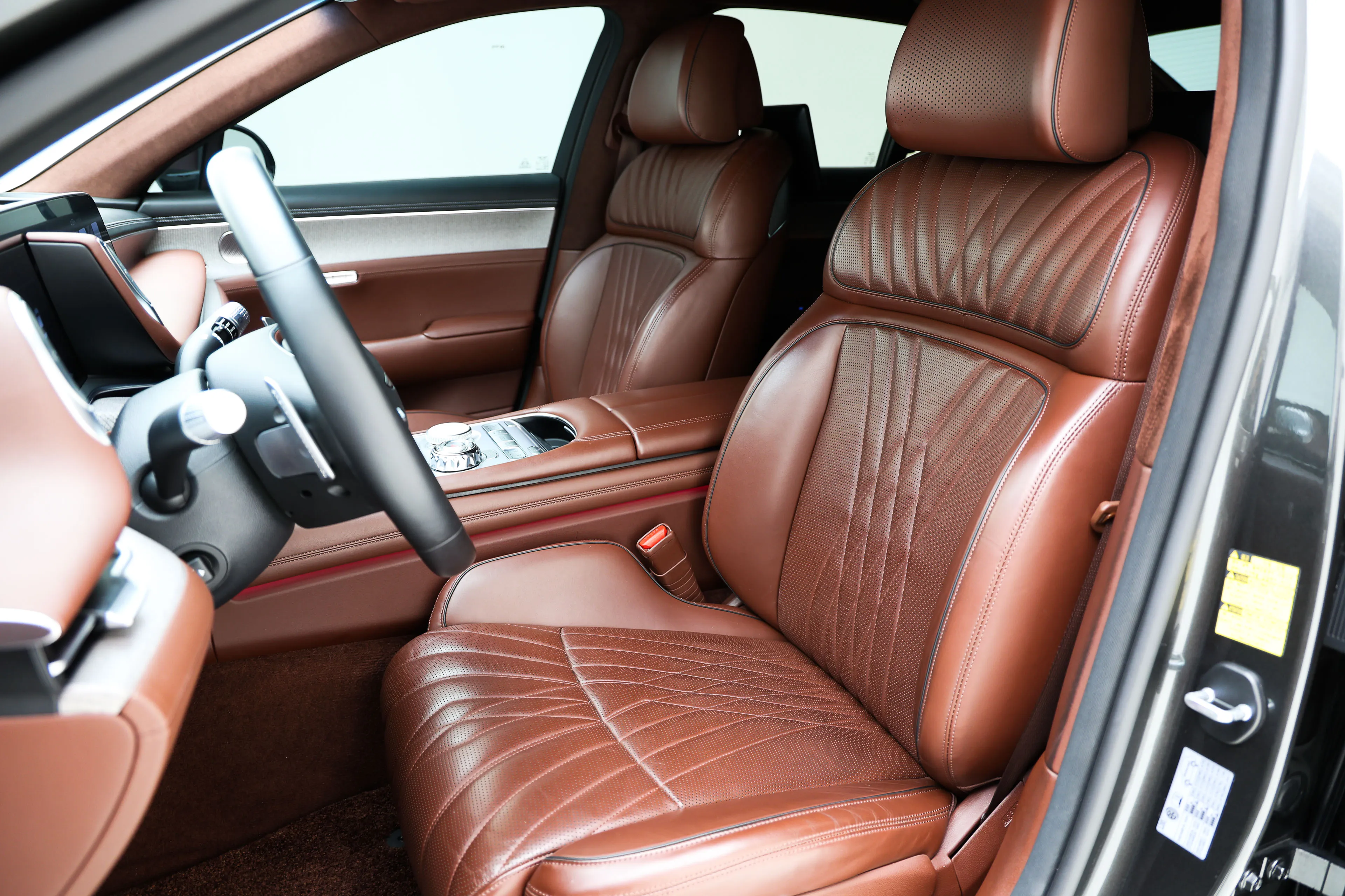 Genesis G90 2022 Gasoline 3.5 Turbo AWD 4 Seater Signature The Selection - фото 27