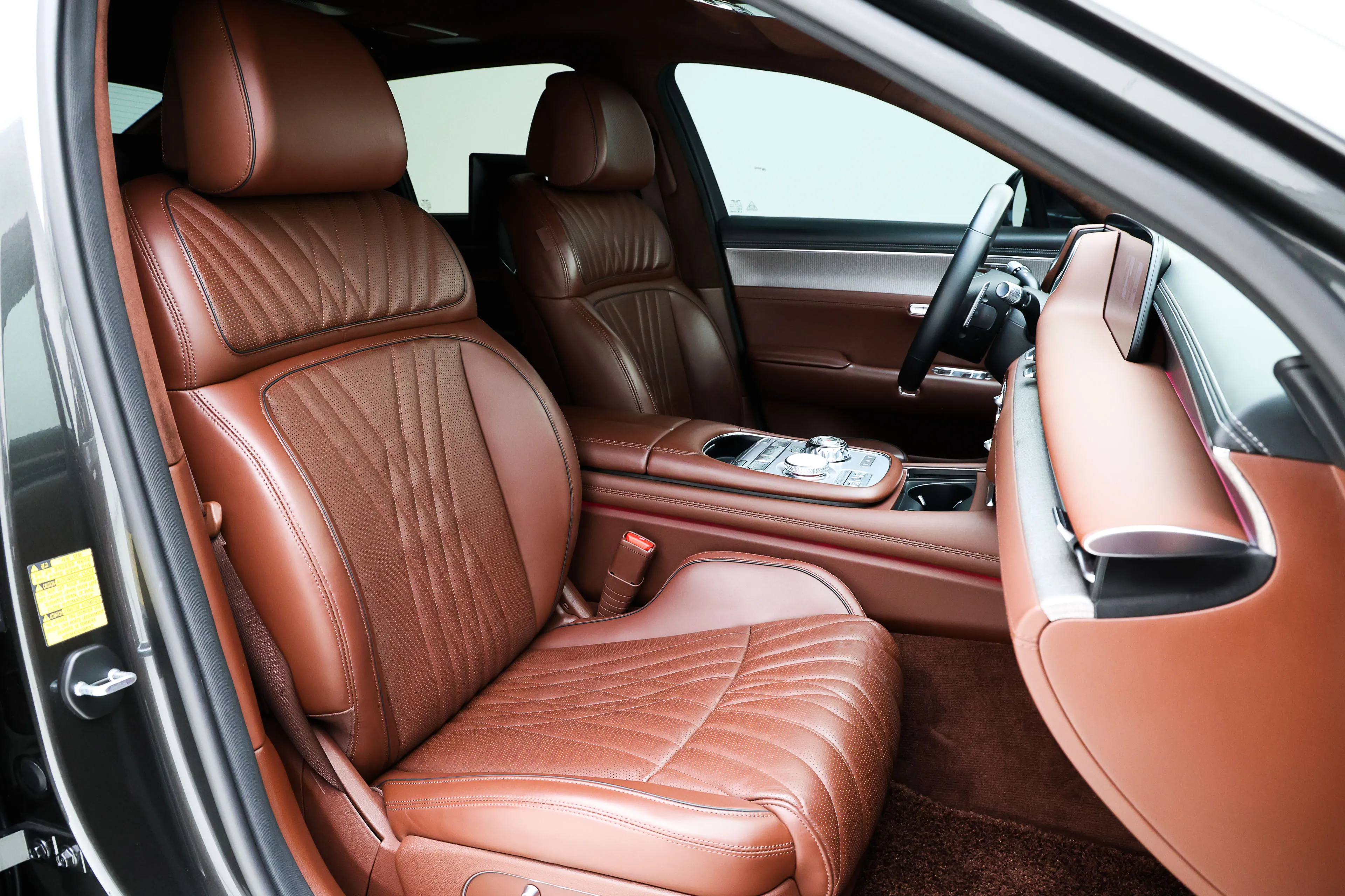 Genesis G90 2022 Gasoline 3.5 Turbo AWD 4 Seater Signature The Selection - фото 28