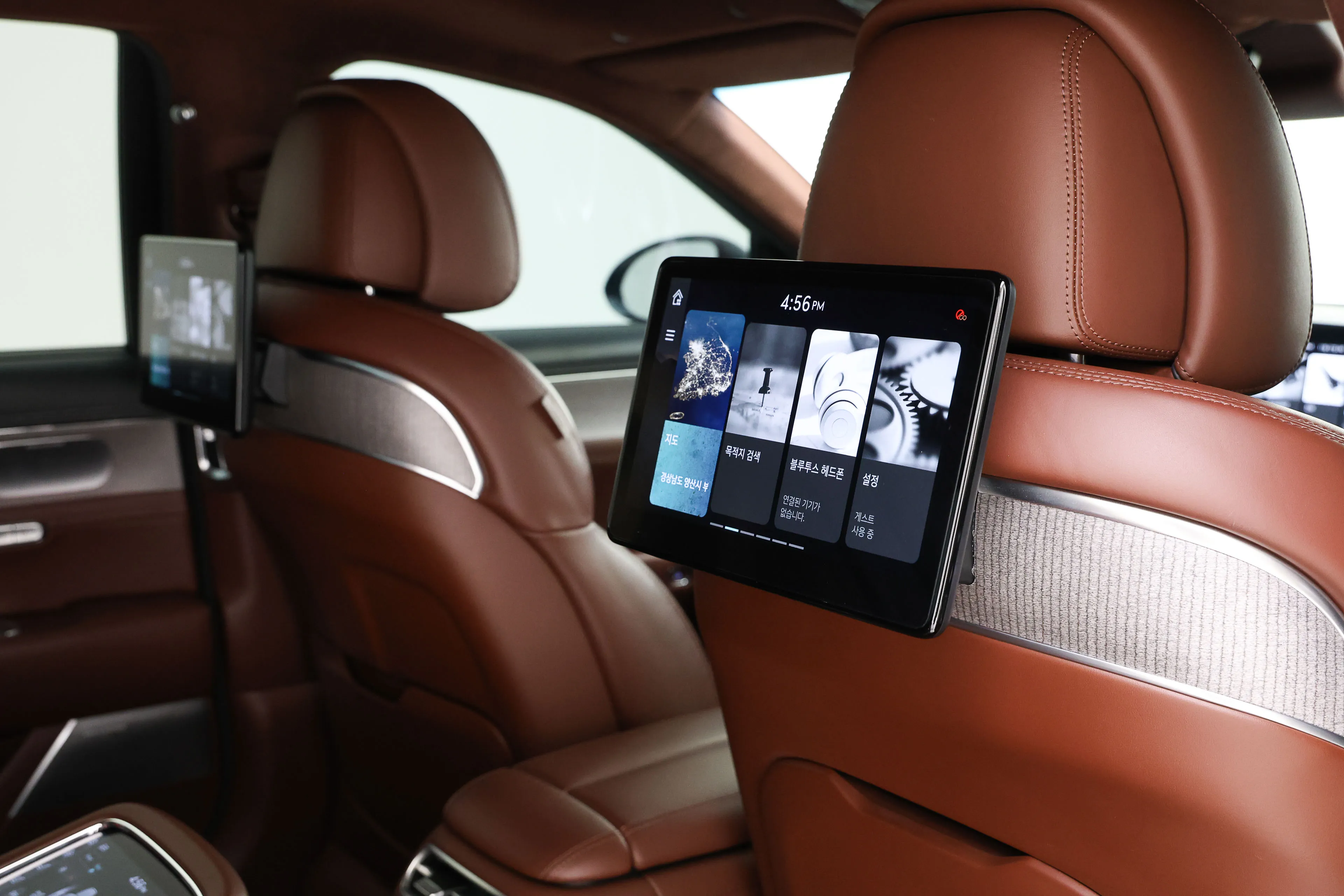 Genesis G90 2022 Gasoline 3.5 Turbo AWD 4 Seater Signature The Selection - фото 29