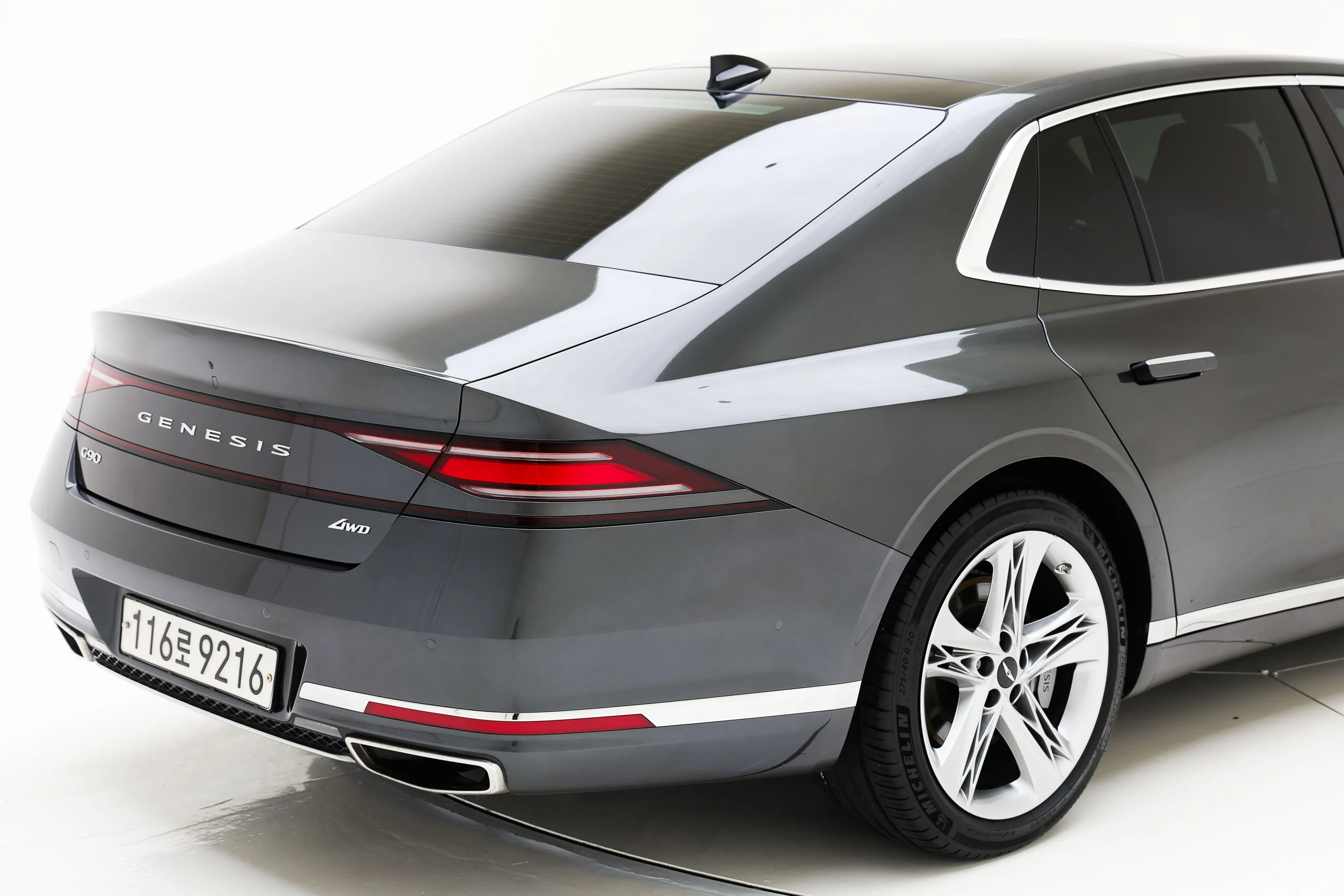 Genesis G90 2022 Gasoline 3.5 Turbo AWD 4 Seater Signature The Selection - фото 4